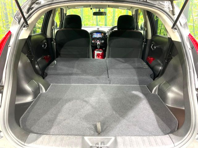 後席を格納すると、これだけの広さが!シーンに合わせたシートアレンジで、大きな荷物も積むことが出来ます♪