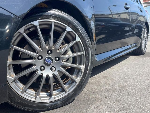 �y����18�C���`�A���~�z�C�[���z�O�ςɃ}�b�`���������A���~�z�C�[���𑕒����Ă���܂��B�e��ЊO�A���~�z�C�[����A�X�^�b�h���X�^�C�����戵�����Ă���܂��B���񂲑��k����������