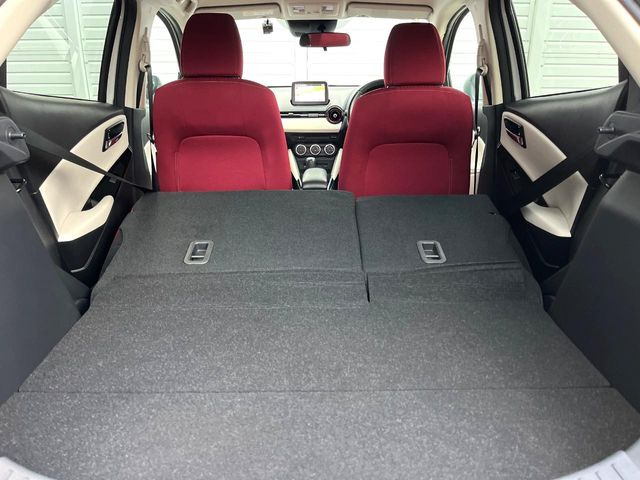 ���i�̂���������ʋ΁A���}���ɏ\���ȉ׎��X�y�[�X���m�ۂ��Ă���܂��B�Z�J���h�V�[�g��|���ƁA�傫�ȉו��̐ύڂ��\�ł���