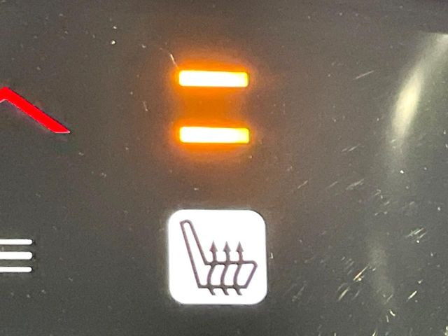 【シートヒーター】寒い日に重宝するシートヒーター!エアコンより早く温まってくれるので寒がりの人も安心ですね♪エアコンの温風は乾燥するから苦手、という方にもをおすすめです。