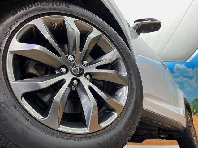 �y����18�C���`�A���~�z�C�[���z�O�ςɃ}�b�`���������A���~�z�C�[���𑕒����Ă���܂��B�e��ЊO�A���~�z�C�[����A�X�^�b�h���X�^�C�����戵�����Ă���܂��B���񂲑��k����������