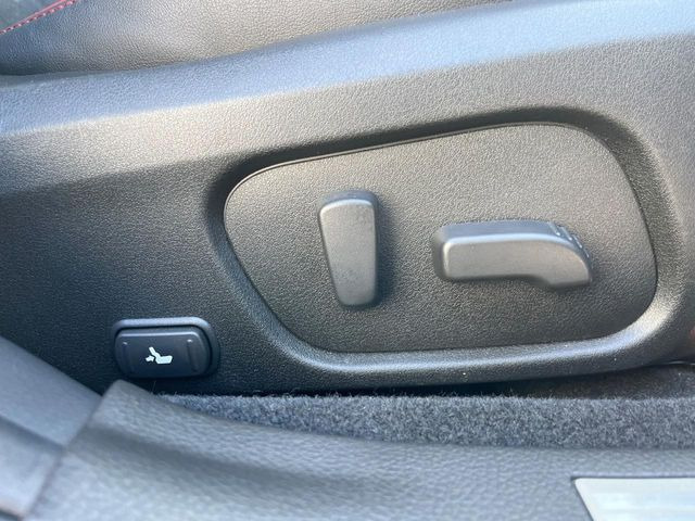 【パワーシート】スイッチ一つで簡単にシートの微調整が可能!電動だから力もいりません!快適なシートポジションにセットして、快適なドライブをお楽しみください。