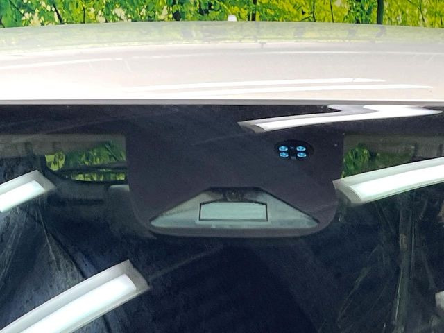 �y�z���_�Z���V���O�z���s���ɑO���̎ԗ�����F�����A�Փ˂������Ȏ��͌x��ƃu���[�L�ŏՓˉ���Ɣ�Q�y�����A�V�X�g�B�����S�Ƀh���C�u�����y���݂��������܂��B