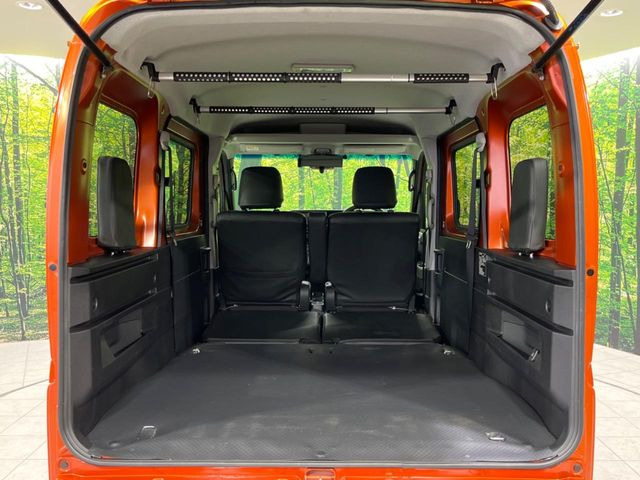 ���i�̂���������ʋ΁A���}���ɏ\���ȉ׎��X�y�[�X���m�ۂ��Ă���܂��B�Z�J���h�V�[�g��|���ƁA�傫�ȉו��̐ύڂ��\�ł���