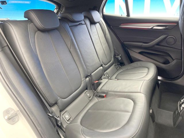 ●後部座席も気になるようなキズ・汚れやへたり等、大きなダメージはなく、良好な状態です。