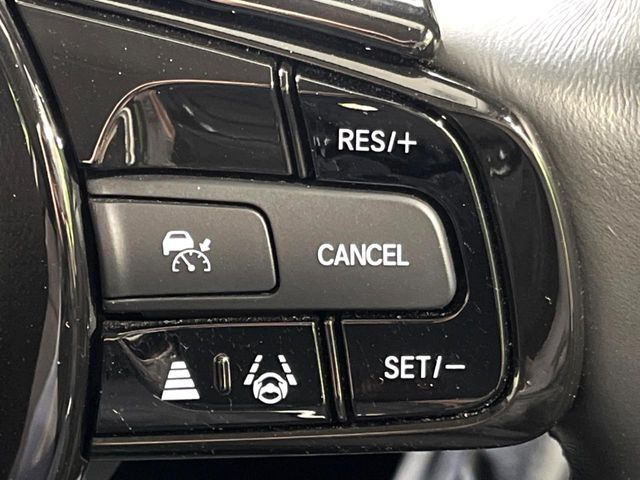 【アダプティブクルーズコントロール】高速道路での長距離走行が楽に!!自動で速度を保つクルーズコントロールが、衝突軽減システムと連携し、前方の車両を感知して車間を保つように速度調節してくれます!!