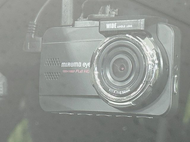 【ドライブレコーダー】ドライブレコーダー装備!走行中はもちろん、あおり運転や事故に遭遇した際、映像で記録し、万一のリスクに備えます。※記録用SDカードはお客様ご自身でご準備いただく必要があります。