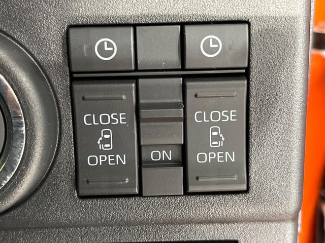 �y�����X���C�h�h�A�z���ԏ�ŗׂ̎ԂƂ̊Ԋu���������ɂ������A�X���C�h�h�A�Ȃ���S!�h�A�I�[�v������������炸�A�J�������L���̂ŏ��~�肪�Ƃ��Ă��ȒP�ł��B�傫�ȉו��̏o���������Ȃ���\��