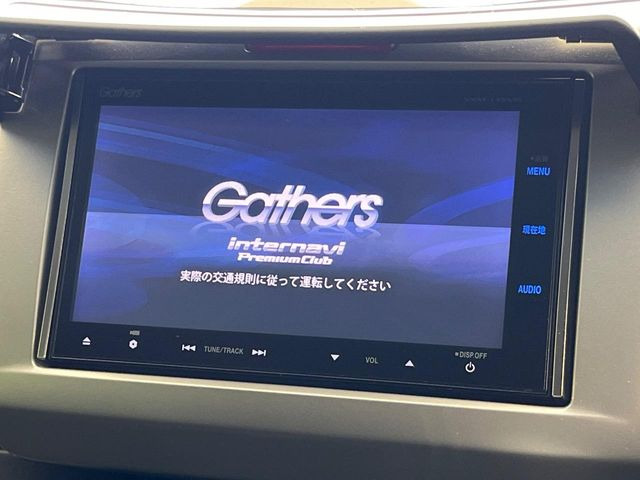 【純正ナビ】人気の純正ナビを装備しております。ナビの使いやすさはもちろん、オーディオ機能も充実!キャンプや旅行はもちろん、通勤や買い物など普段のドライブも楽しくなるはず♪