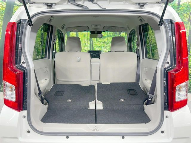 ���i�̂���������ʋ΁A���}���ɏ\���ȉ׎��X�y�[�X���m�ۂ��Ă���܂��B�Z�J���h�V�[�g��|���ƁA�傫�ȉו��̐ύڂ��\�ł���