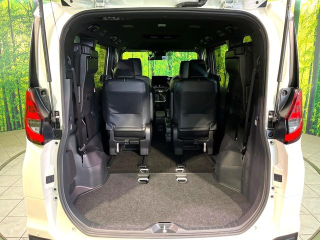 ���i�̂���������ʋ΁A���}���ɏ\���ȉ׎��X�y�[�X���m�ۂ��Ă���܂��B�Z�J���h�V�[�g��|���ƁA�傫�ȉו��̐ύڂ��\�ł���