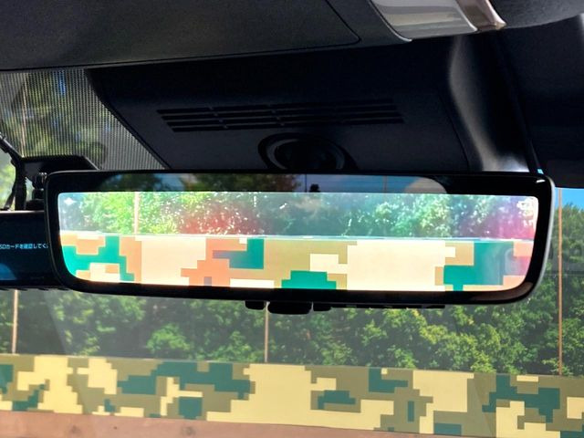 【デジタルインナーミラー】後席の大きな荷物や同乗者で後方が確認しづらい時でも安心!カメラが撮影した車両後方の映像をルームミラー内に表示。クリアな視界で状況の確認が可能です!