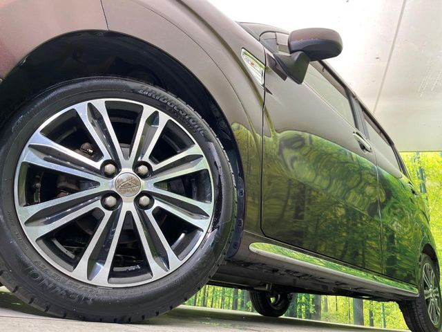 【純正15インチアルミホイール】外観にマッチした純正アルミホイールを装着しております。各種社外アルミホイールや、スタッドレスタイヤも取扱いしております。是非ご相談ください♪