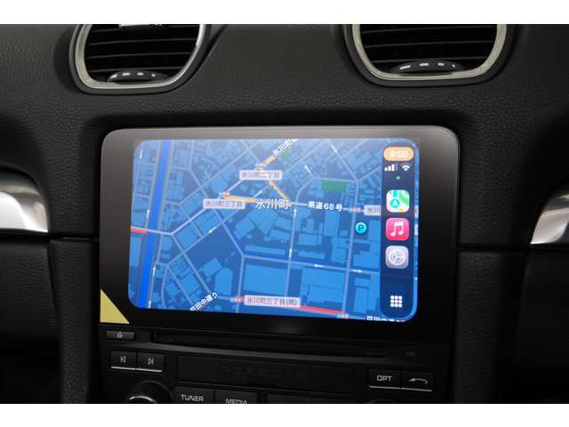 Apple Car Play�����ڂ���A�֗��ɕ��i�g���ł���1��ƂȂ��Ă���܂��B