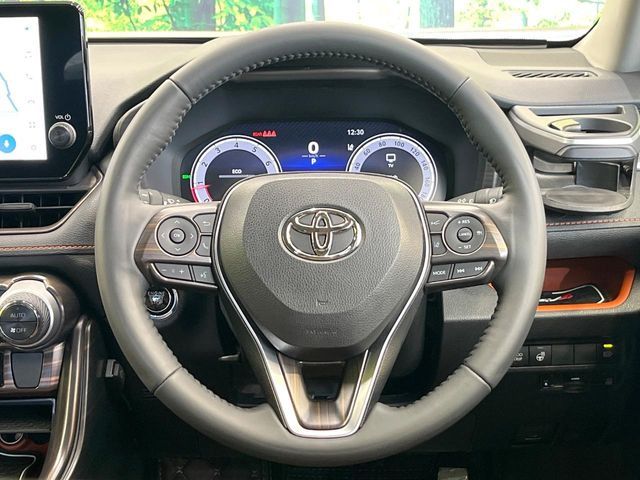 【純正革巻きステアリング】上質な革を使用することで、手にしっかり馴染みとても運転しやすいハンドルです♪