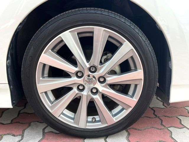 �y�����I�v�V����18�C���`�A���~�z�C�[���z�����I�v�V�����z�C�[���𑕒��B���s���\�̌���ɉ����A�O�ς����X�^�C���b�V���ɂȂ��Ă���