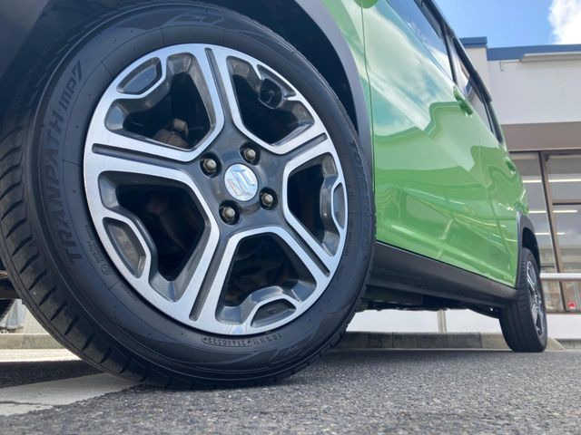 �y����15�C���`�A���~�z�C�[���z�O�ςɃ}�b�`���������A���~�z�C�[���𑕒����Ă���܂��B�e��ЊO�A���~�z�C�[����A�X�^�b�h���X�^�C�����戵�����Ă���܂��B���񂲑��k����������