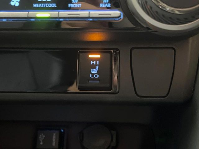 【シートヒーター】寒い日に重宝するシートヒーター!エアコンより早く温まってくれるので寒がりの人も安心ですね♪エアコンの温風は乾燥するから苦手、という方にもをおすすめです。