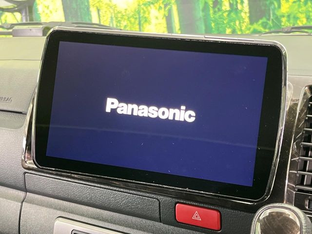 【大画面ナビ】人気の大型9インチナビを装備。存在感のある大画面はインパクト大!ナビ利用時のマップ表示は見やすく、テレビやDVDは臨場感がアップ!いつものドライブがグッと楽しくなります♪