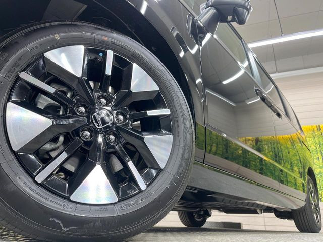 �y�����A���~�z�C�[���z�O�ςɃ}�b�`�����A���~�z�C�[���𑕒����Ă���܂��B�e��A���~�z�C�[����A�X�^�b�h���X�^�C�����戵�����Ă���܂��B���񂲑��k����������