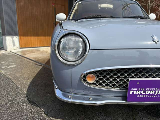 丸いヘッドライトがオシャレです♪