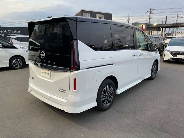 セレナ1.4 e-4ORCE ハイウェイスターV 4WD