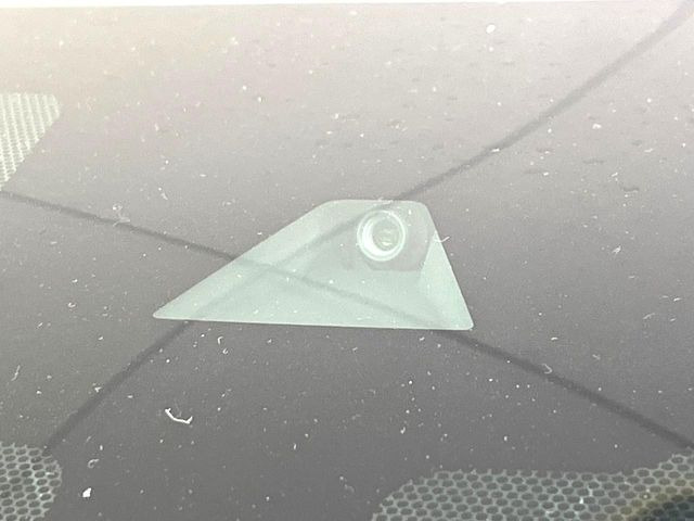 �y�C���e���W�F���g�G�}�[�W�F���V�[�u���[�L�z�t�����g�J�����őO���̎ԗ�����s�҂����m�B�Փ˂������Ȏ��͏Փ˔�Q�y���u���[�L���쓮�A�Փˉ�����T�|�[�g�B�����S�Ƀh���C�u�����y���݂��������܂��B