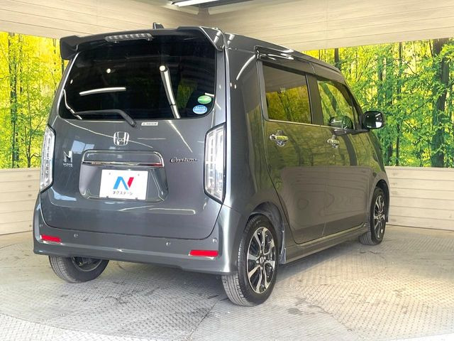 ��D�]�𒸂��Ă���܂��{�f�B�̒e�X�v���b�V���R�[�g���D�]��t���B�ʏ�̃K���X�R�[�g�ƈقȂ�A�ϋv�N��6�N�̖��@���K���X�R�[�e�B���O���A�{�f�B���L���C�ȏ�Ԃɕۂ��Ă���܂��B