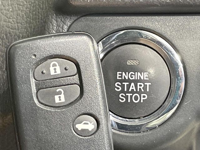 �y�A�N�Z�X�L�[&�v�b�V���X�^�[�g�z�J�o����|�P�b�g�ɓ��ꂽ�܂܂ł��h�A�̎{���E�������\�ȃX�}�[�g�L�[�𑕔��B�G���W���̃I���E�I�t�����J�M�����o���K�v�������A�{�^�����v�b�V�����邾����OK��