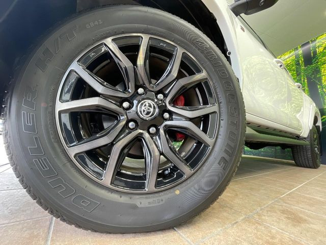 �y����18�C���`�A���~�z�C�[���z�O�ςɃ}�b�`���������A���~�z�C�[���𑕒����Ă���܂��B�e��ЊO�A���~�z�C�[����A�X�^�b�h���X�^�C�����戵�����Ă���܂��B���񂲑��k����������