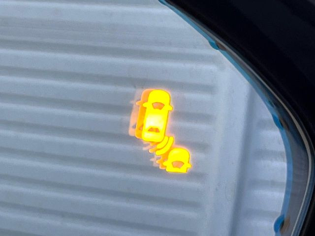 �y�u���C���h�X�|�b�g�C���t�H���[�V�����z���s���A�h�A�~���[�̎��p�ɂȂ�₷���ӏ��Ɍ㑱�Ԃ��ڋ߂���ƃT�C�h�~���[�t�߂Ɍx����\���A�h���C�o�[�ɒ��ӊ��N�����Ă���܂��B