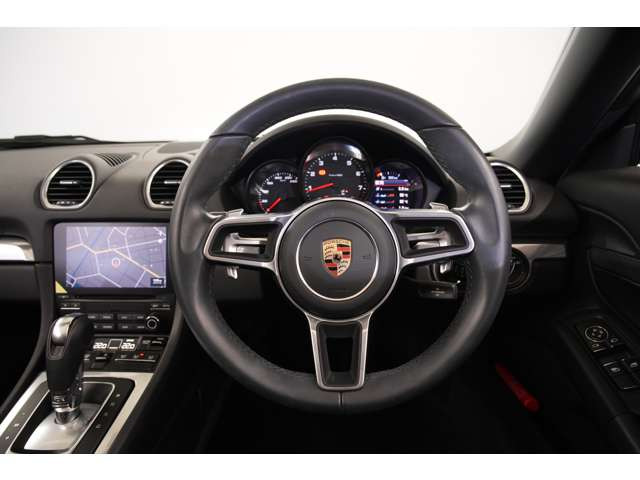 ���ڂň���₷���X�e�A�����O�z�C�[���ƂȂ��Ă���܂��B���U�[�̃R���f�B�V�������悭�A�g�p���̏��Ȃ�1��B