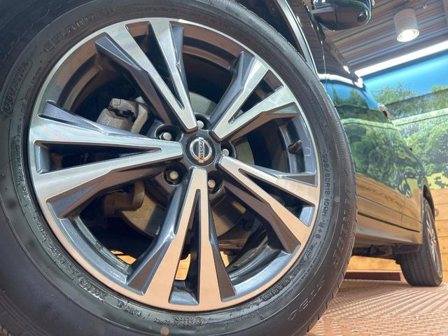 �y����18�C���`�A���~�z�C�[���z�O�ςɃ}�b�`���������A���~�z�C�[���𑕒����Ă���܂��B�e��ЊO�A���~�z�C�[����A�X�^�b�h���X�^�C�����戵�����Ă���܂��B���񂲑��k����������