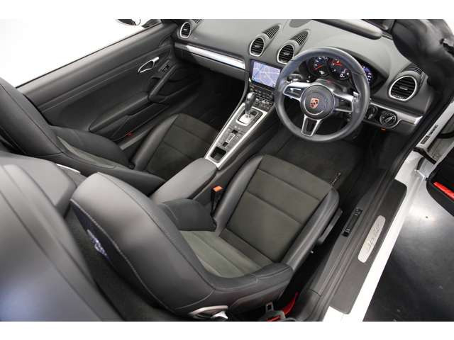 �I�[�v���G�A�Ń|���V�F�̃G���W���T�E���h���y���߂�1��ł��B