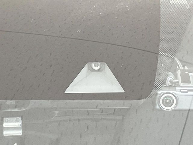 �y�G�}�[�W�F���V�[�u���[�L�z���s���ɑO���̎ԗ�����F�����A�Փ˂������Ȏ��͌x��ƃu���[�L�ŏՓˉ���Ɣ�Q�y�����A�V�X�g�B�����S�Ƀh���C�u�����y���݂��������܂��B