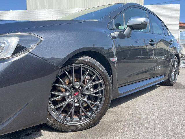 �y����18�C���`�A���~�z�C�[���z�O�ςɃ}�b�`���������A���~�z�C�[���𑕒����Ă���܂��B�e��ЊO�A���~�z�C�[����A�X�^�b�h���X�^�C�����戵�����Ă���܂��B���񂲑��k����������