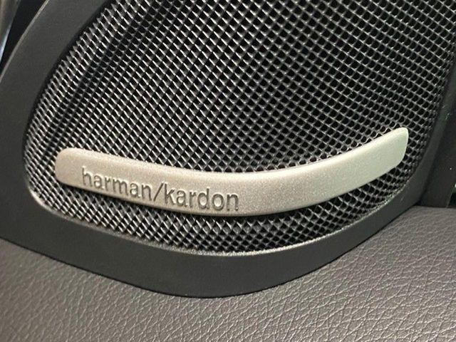��harman/kardon�T�E���h�V�X�e��:�I�[�f�B�I��僁�[�J�[����|����v���~�A���X�s�[�J�[�𑕔��B�����̃X�s�[�J�[����A���̗������܂ŕ����鍂�i���ȉ��y�����y���݂��������܂��B