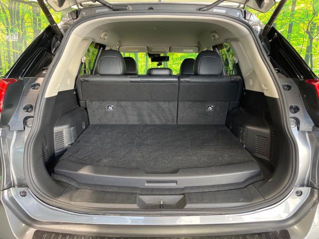 ���i�̂���������ʋ΁A���}���ɏ\���ȉ׎��X�y�[�X���m�ۂ��Ă���܂��B�Z�J���h�V�[�g��|���ƁA�傫�ȉו��̐ύڂ��\�ł���