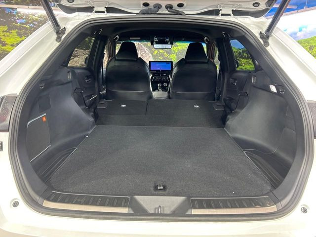 ���i�̂���������ʋ΁A���}���ɏ\���ȉ׎��X�y�[�X���m�ۂ��Ă���܂��B�Z�J���h�V�[�g��|���ƁA�傫�ȉו��̐ύڂ��\�ł���