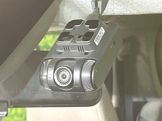 【ドライブレコーダー】ドライブレコーダー装備!走行中はもちろん、あおり運転や事故に遭遇した際、映像で記録し、万一のリスクに備えます。※記録用SDカードはお客様ご自身でご準備いただく必要があります。