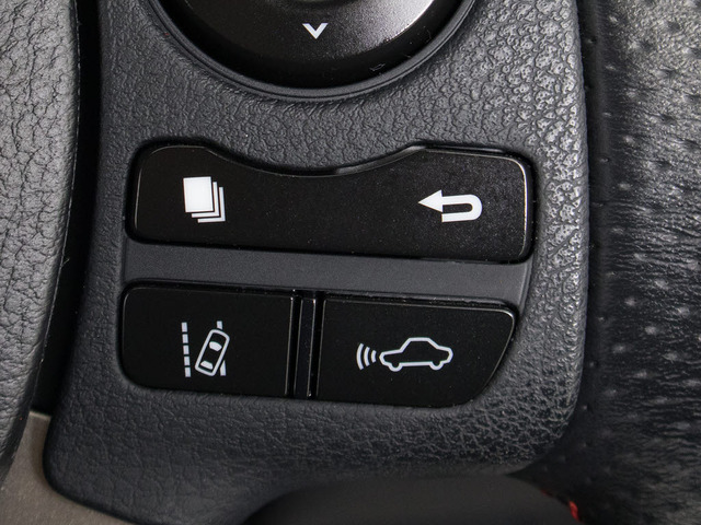 衝突回避支援型プリクラッシュセーフティシステム 前方に出現した障害物に対し警報を発し、ドライバーに警告。同時にブレーキアシストにより衝突回避と速度を軽減します。