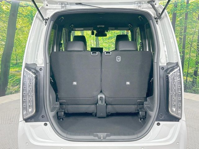 ���i�̂���������ʋ΁A���}���ɏ\���ȉ׎��X�y�[�X���m�ۂ��Ă���܂��B�Z�J���h�V�[�g��|���ƁA�傫�ȉו��̐ύڂ��\�ł���