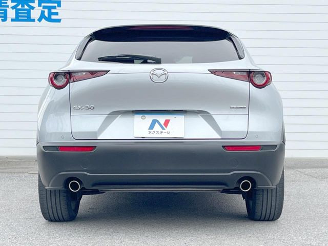 安心の最長10年・走行無制限保証(有償)をご用意。保証内容も充実はもちろん、無料点検&オイル交換や、年中無休の全国・24時間ロードサービスも付帯されておりますのでご安心下さい。