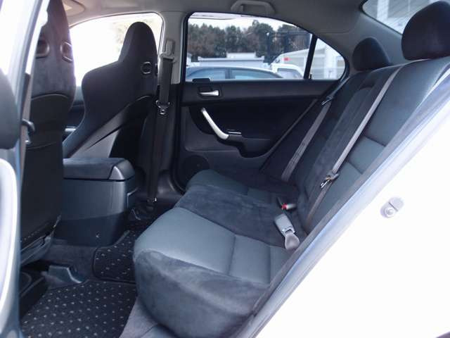 �l�C�̃A�R�[�h���[��R�J�X�^���ԗ��̓���!�A�R�[�h�I�[�i�[�l�ɂ͐l�C�̃��b�L�[�X�^�[�t���G�A���ɃG�A�����[�N�X�J�[�{���{���l�b�g�ARG�ԍ����Awedssport18AW�ȂǑ����̍��z�p�[�c�𑕔�