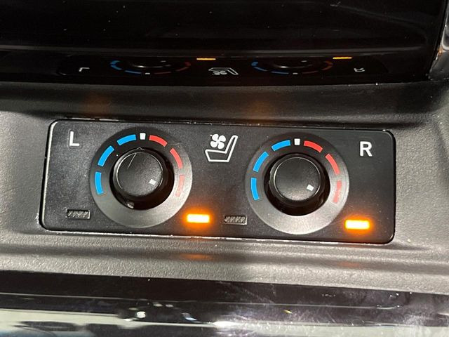 【シートベンチレーション】夏場は涼しい風でお尻や背中の熱やムレを防ぎ、冬はエアコンよりも早く温まってポカポカに!季節を問わず快適に過ごせます。