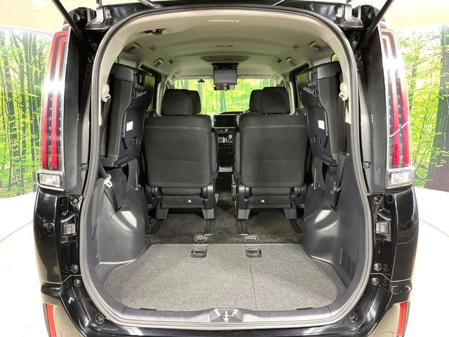 ���i�̂���������ʋ΁A���}���ɏ\���ȉ׎��X�y�[�X���m�ۂ��Ă���܂��B�Z�J���h�V�[�g��|���ƁA�傫�ȉו��̐ύڂ��\�ł���