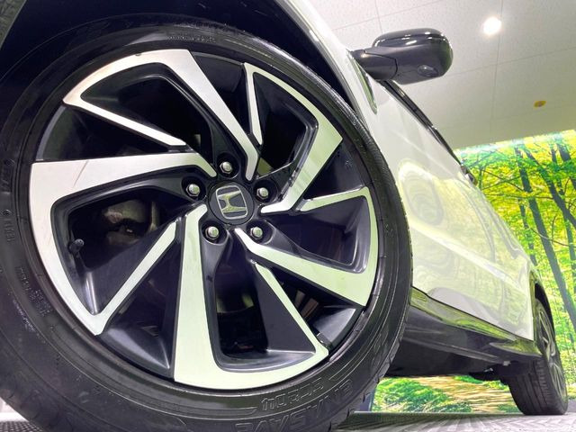 【純正18インチアルミホイール】外観にマッチした純正アルミホイールを装着しております。各種社外アルミホイールや、スタッドレスタイヤも取扱いしております。是非ご相談ください♪