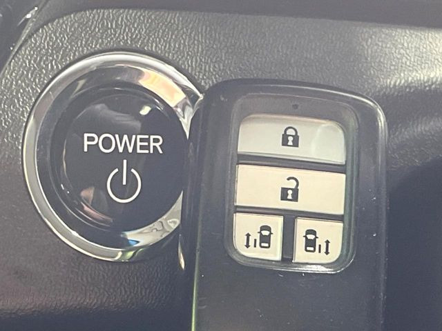 �yHonda�X�}�[�g�L�[�z�J�o����|�P�b�g�ɓ��ꂽ�܂܂ł��h�A�̎{���E�������\�ȃX�}�[�g�L�[�𑕔��B�G���W���̃I���E�I�t�����J�M�����o���K�v����������Ƃ��Ă��֗��ł���