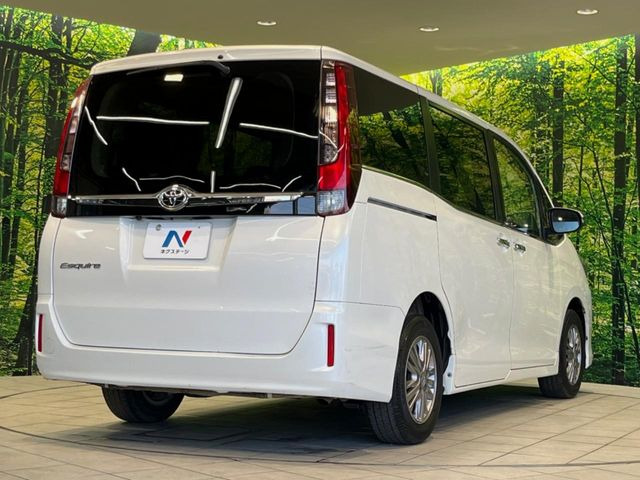 ☆全国のネクステージからお取り寄せが可能※!遠方の店舗に展示してあるクルマが気になる場合も、最寄りの店舗でご覧いただくことが可能です!是非私たちに要望をお聞かせください!※別途費用