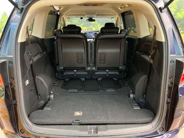 ���i�̂���������ʋ΁A���}���ɏ\���ȉ׎��X�y�[�X���m�ۂ��Ă���܂��B�Z�J���h�V�[�g��|���ƁA�傫�ȉו��̐ύڂ��\�ł���